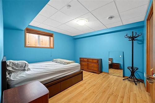 1131 Fairfield Avenue, Winnipeg, MB - Indoor Photo Showing Bedroom