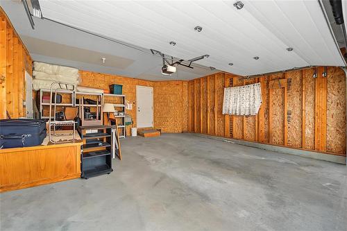 1131 Fairfield Avenue, Winnipeg, MB - Indoor Photo Showing Garage