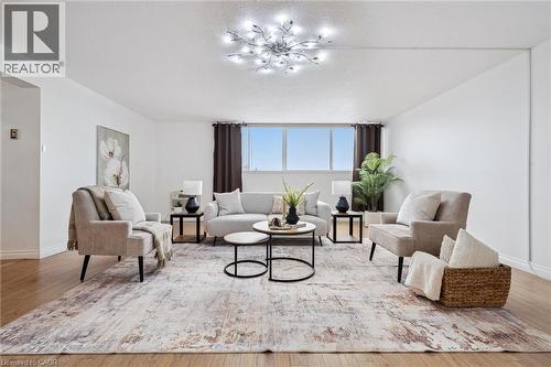 93 Westwood Road Unit# 607, Guelph, ON - Indoor Photo Showing Living Room