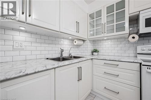 93 Westwood Road Unit# 607, Guelph, ON - Indoor Photo Showing Kitchen With Double Sink With Upgraded Kitchen