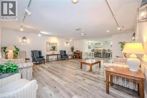 93 Westwood Road Unit# 607, Guelph, ON - Indoor Photo Showing Living Room