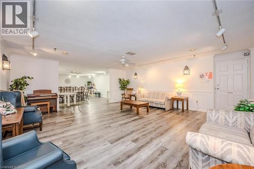 93 Westwood Road Unit# 607, Guelph, ON - Indoor Photo Showing Living Room