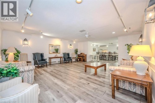 93 Westwood Road Unit# 607, Guelph, ON - Indoor Photo Showing Living Room