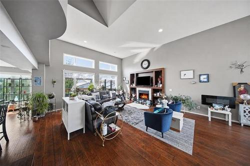73 Angela Everts Dr, Winnipeg, MB - Indoor Photo Showing Living Room