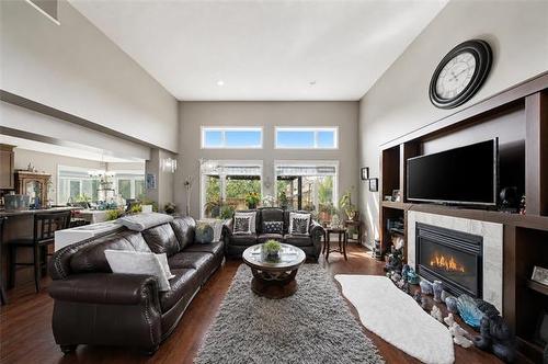 73 Angela Everts Dr, Winnipeg, MB - Indoor Photo Showing Living Room With Fireplace