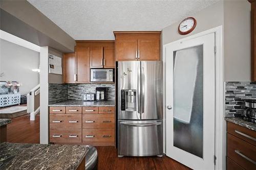 73 Angela Everts Dr, Winnipeg, MB - Indoor Photo Showing Kitchen