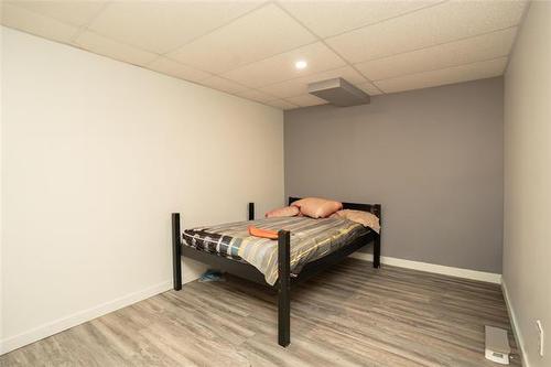 78 Morningside Dr, Winnipeg, MB - Indoor Photo Showing Bedroom