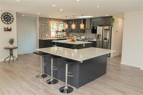 78 Morningside Dr, Winnipeg, MB - Indoor Photo Showing Kitchen With Stainless Steel Kitchen With Upgraded Kitchen