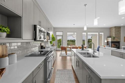 46 Stan Bailie Dr, Winnipeg, MB - Indoor Photo Showing Kitchen With Double Sink
