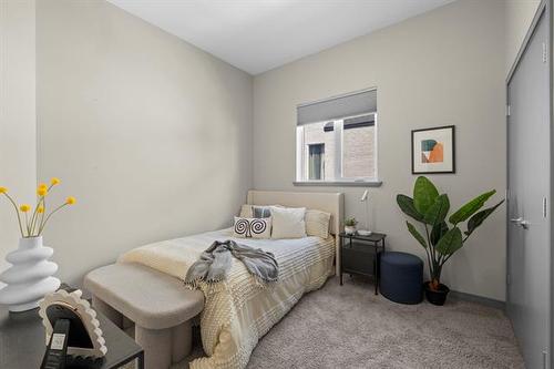 46 Stan Bailie Dr, Winnipeg, MB - Indoor Photo Showing Bedroom