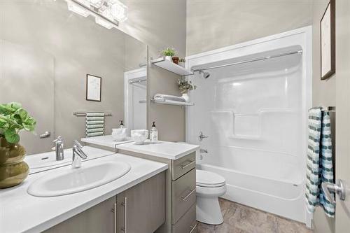 46 Stan Bailie Dr, Winnipeg, MB - Indoor Photo Showing Bathroom
