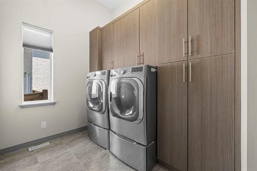 46 Stan Bailie Dr, Winnipeg, MB - Indoor Photo Showing Laundry Room