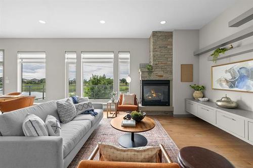 46 Stan Bailie Dr, Winnipeg, MB - Indoor Photo Showing Living Room With Fireplace
