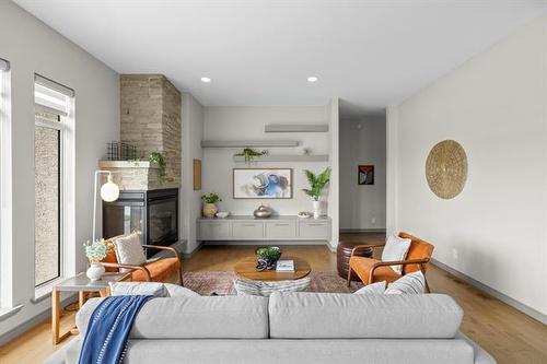 46 Stan Bailie Dr, Winnipeg, MB - Indoor Photo Showing Living Room