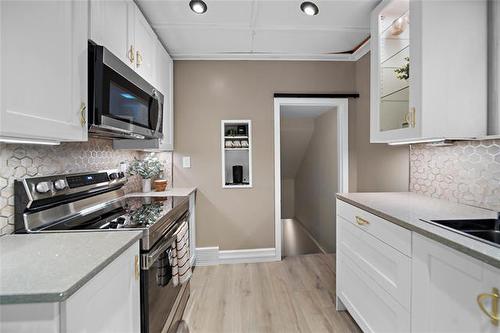 909 Strathcona St, Winnipeg, MB - Indoor Photo Showing Kitchen With Upgraded Kitchen