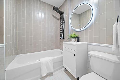 909 Strathcona St, Winnipeg, MB - Indoor Photo Showing Bathroom