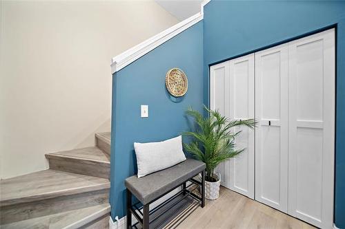 909 Strathcona St, Winnipeg, MB - Indoor Photo Showing Other Room