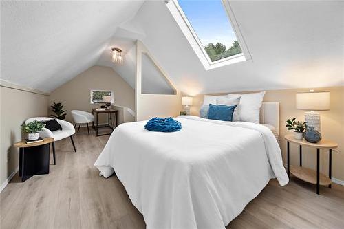 909 Strathcona St, Winnipeg, MB - Indoor Photo Showing Bedroom