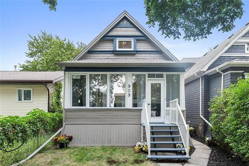 909 Strathcona St, Winnipeg, MB - Outdoor