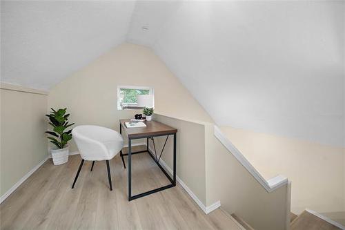 909 Strathcona St, Winnipeg, MB - Indoor Photo Showing Other Room