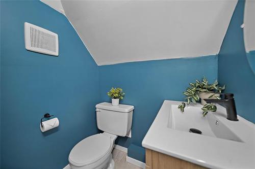 909 Strathcona St, Winnipeg, MB - Indoor Photo Showing Bathroom