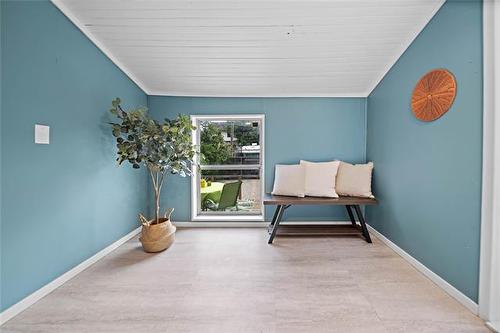 909 Strathcona St, Winnipeg, MB - Indoor Photo Showing Other Room