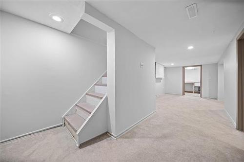 909 Strathcona St, Winnipeg, MB - Indoor Photo Showing Other Room