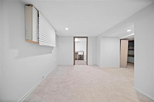 909 Strathcona St, Winnipeg, MB - Indoor Photo Showing Other Room