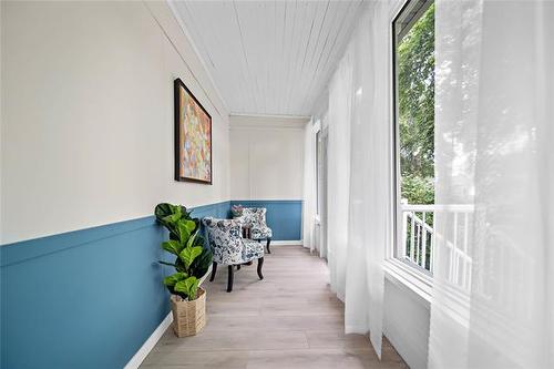 909 Strathcona St, Winnipeg, MB - Indoor Photo Showing Other Room
