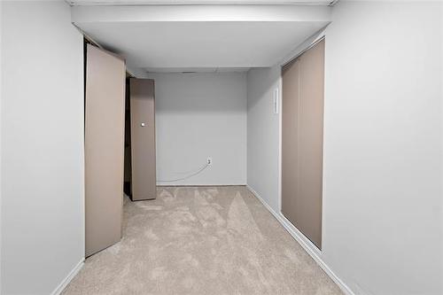 909 Strathcona St, Winnipeg, MB - Indoor Photo Showing Other Room