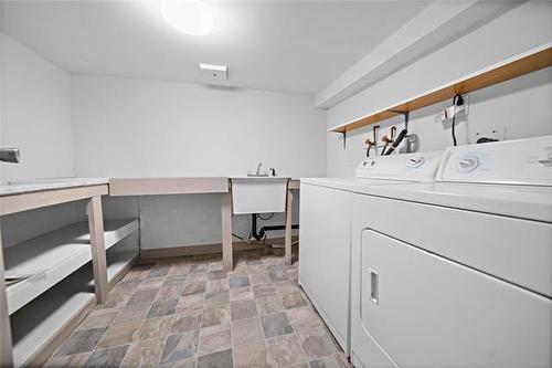909 Strathcona St, Winnipeg, MB - Indoor Photo Showing Laundry Room