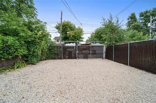909 Strathcona St, Winnipeg, MB - Outdoor