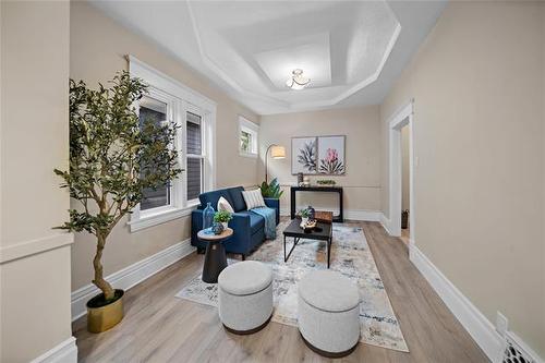 909 Strathcona St, Winnipeg, MB - Indoor
