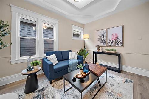 909 Strathcona St, Winnipeg, MB - Indoor Photo Showing Living Room