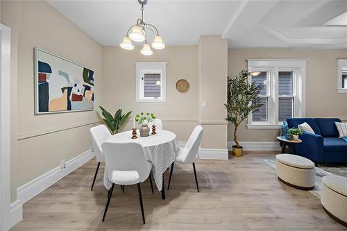 909 Strathcona St, Winnipeg, MB - Indoor Photo Showing Dining Room