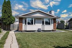 18 Gosselin BAY  Winnipeg, MB R3V 1M9