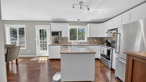 6799 Rosen Lake Road, Jaffray, BC - Indoor Photo Showing Kitchen With Upgraded Kitchen