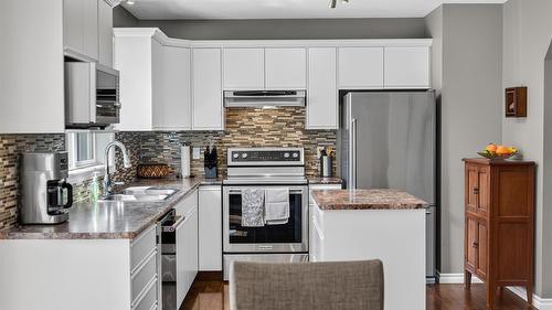 6799 Rosen Lake Road, Jaffray, BC - Indoor Photo Showing Kitchen With Double Sink With Upgraded Kitchen