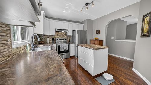 6799 Rosen Lake Road, Jaffray, BC - Indoor Photo Showing Kitchen With Double Sink