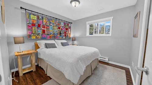6799 Rosen Lake Road, Jaffray, BC - Indoor Photo Showing Bedroom