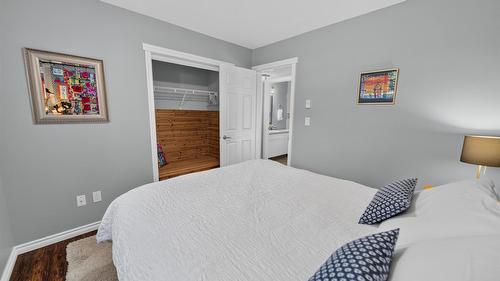 6799 Rosen Lake Road, Jaffray, BC - Indoor Photo Showing Bedroom