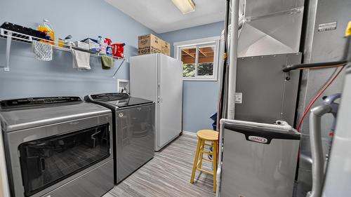 6799 Rosen Lake Road, Jaffray, BC - Indoor Photo Showing Laundry Room