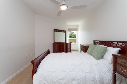 #204-9725 Fourth St, Sidney, BC - Indoor Photo Showing Bedroom
