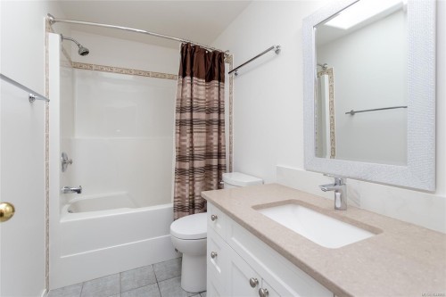 #204-9725 Fourth St, Sidney, BC - Indoor Photo Showing Bathroom