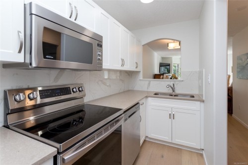 #204-9725 Fourth St, Sidney, BC - Indoor Photo Showing Kitchen With Stainless Steel Kitchen With Double Sink