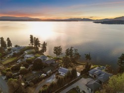 9760 Glynnwood Park Rd North Saanich, BC V8L 5H4