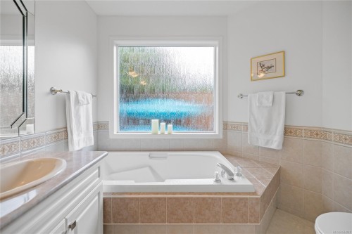 1139 Ormonde Rd, Qualicum Beach, BC 