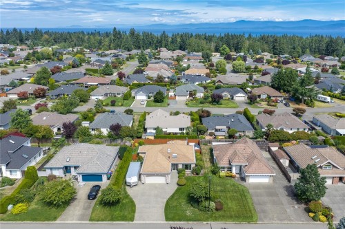 1139 Ormonde Rd, Qualicum Beach, BC 