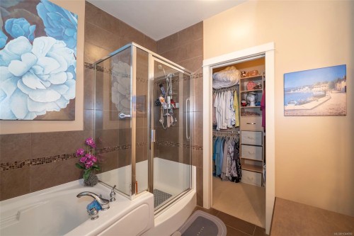 #402-3210 Jacklin Rd, Langford, BC - Indoor Photo Showing Bathroom