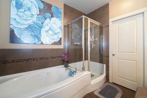 #402-3210 Jacklin Rd, Langford, BC - Indoor Photo Showing Bathroom